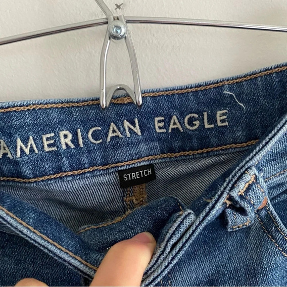 AMERICAN Eagle High Rise Mom Jean  Medium wash Size 00 Short - Picture 4 of 13